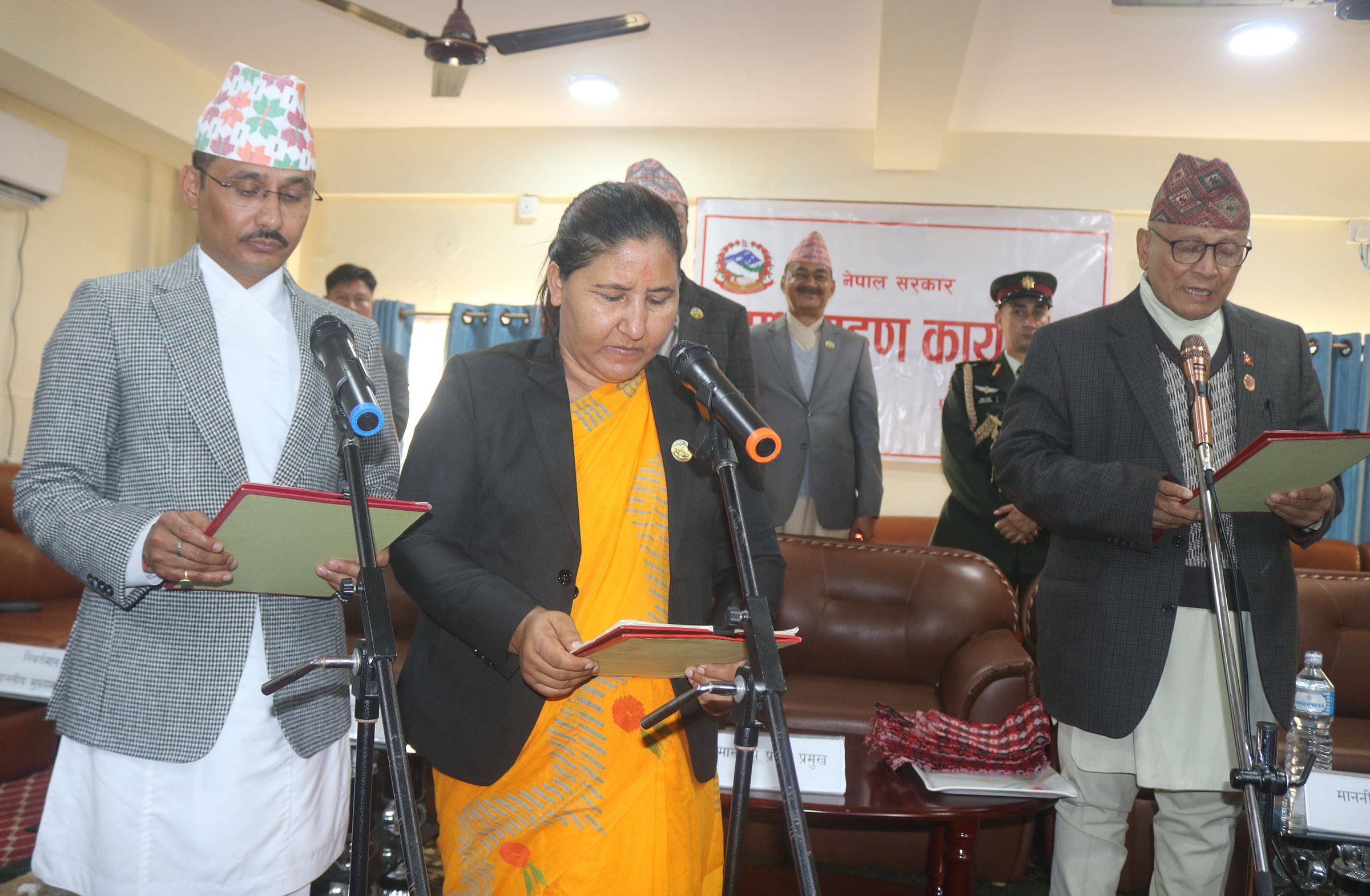 लुम्बिनी प्रदेशका नवनियुक्त मन्त्रीद्वयद्वारा शपथ